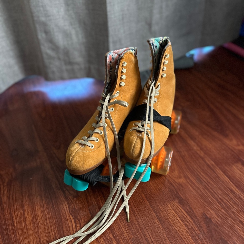 Poppy Orange Moxi Skates - size 6